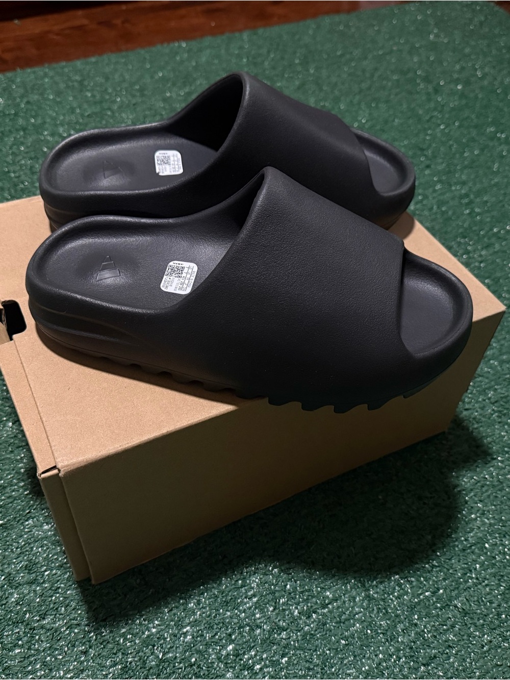 Yeezy Onyx Slide Box - Made by Adidas